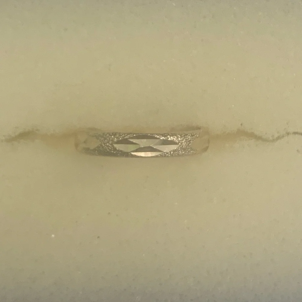 10K Gold Toe Ring Band | Textured Diamond Cut Design | Real Gold Minimalist - Picture 4 of 7